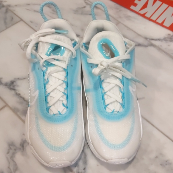 Nike Women's Air Max 2090 - Picture 3 of 7